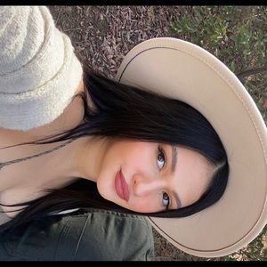 Meet your Posher, Aly